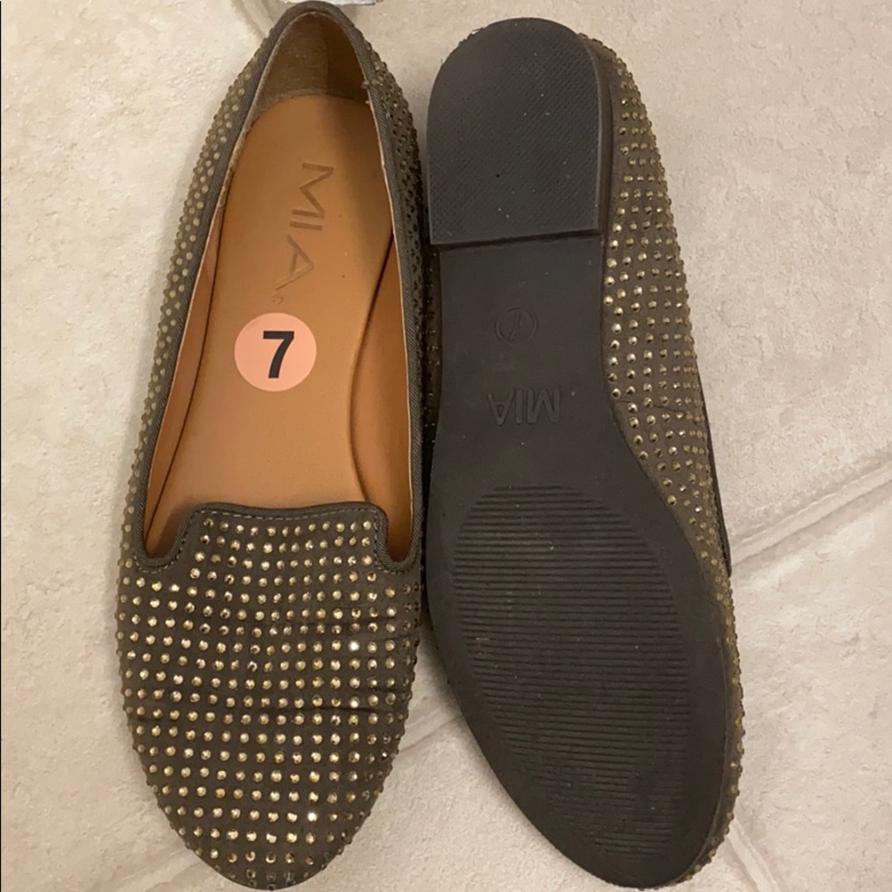 Shoes - Picture 3 of 4